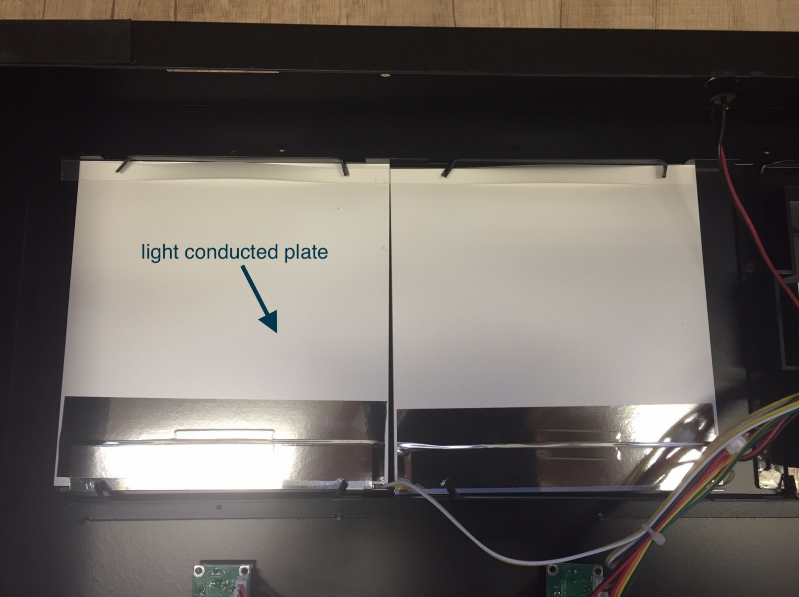light-conducted-plate-in-demonstration-bench
